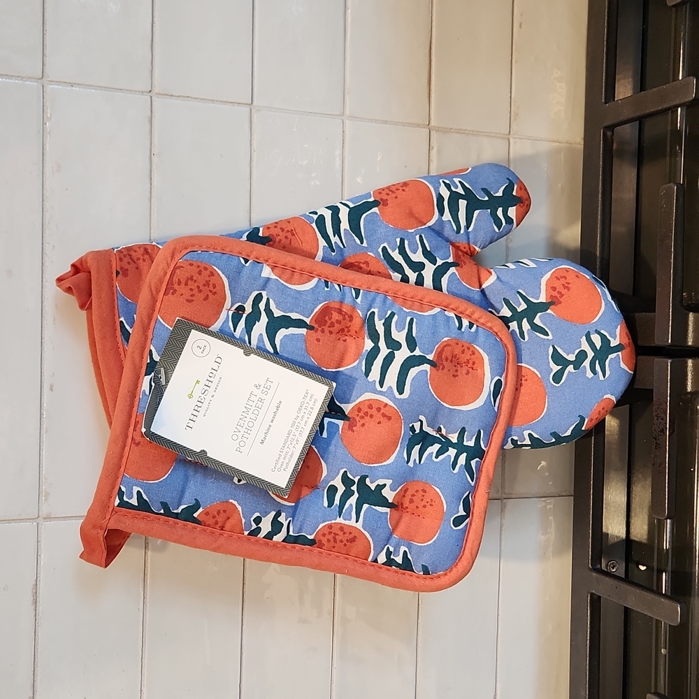 Threshold orange print, ovenmitt & potholder set